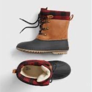 Gap Kids Plaid Duck Boots. Size 1/2